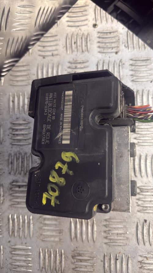 Bloc ABS (freins anti-blocage) CITROEN C3 1 PHASE 2 Essence - Image 1