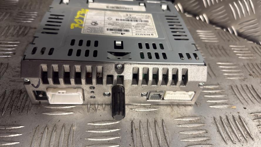 Autoradio d'origine RENAULT KANGOO 2 PHASE 2 Diesel - Image 3