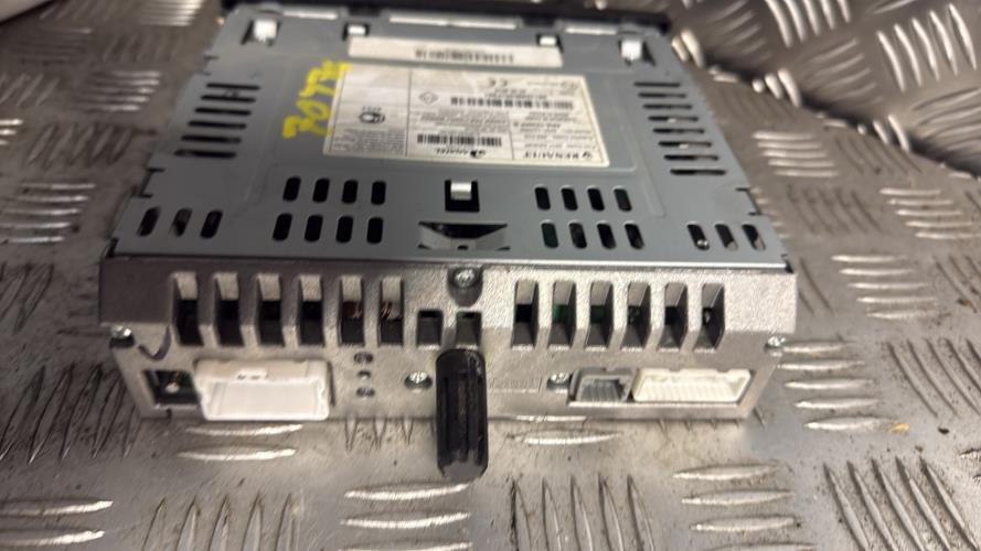 Autoradio d'origine RENAULT KANGOO 2 PHASE 2 Diesel - Image 4