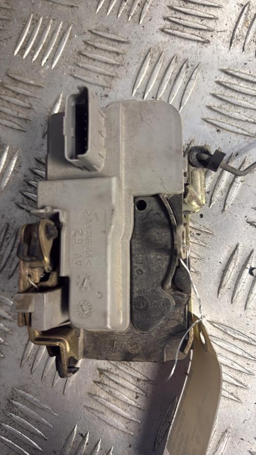 Serrure avant gauche PEUGEOT 206 PHASE 2 BREAK Diesel - Image 1