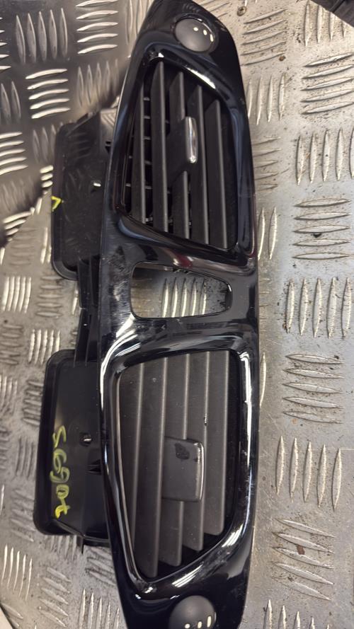 Aerateur tableau de bord RENAULT SCENIC 3 PHASE 3 Diesel - Image 2