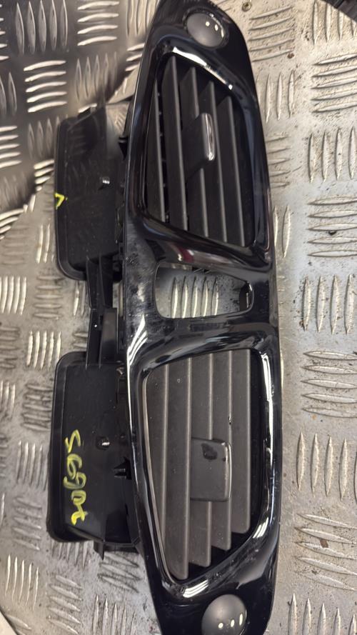 Aerateur tableau de bord RENAULT SCENIC 3 PHASE 3 Diesel - Image 4