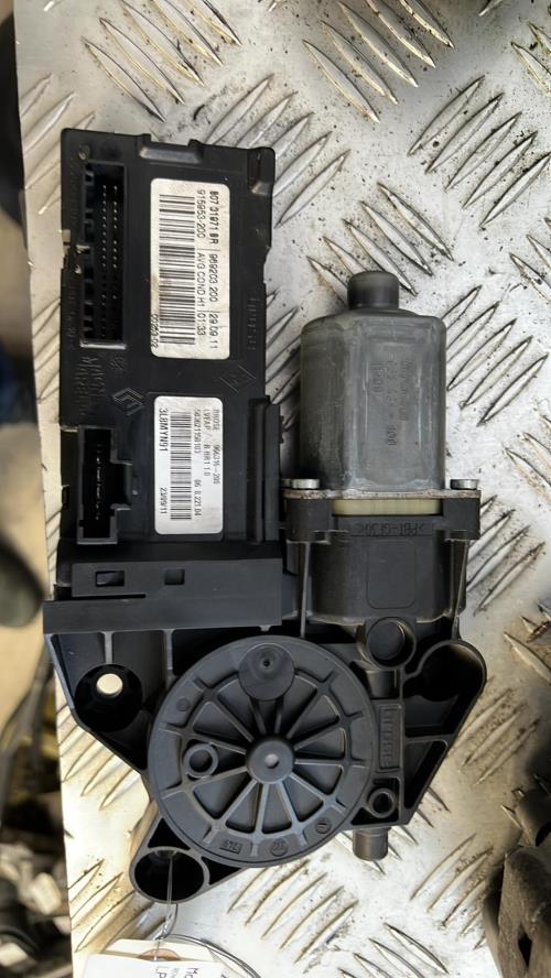 Moteur leve vitre avant gauche RENAULT GRAND SCENIC 3 PHASE 1 Diesel - Image 1