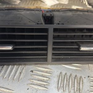 Aerateur tableau de bord AUDI A4 2 AVANT PHASE 1 BREAK Diesel - Image 1