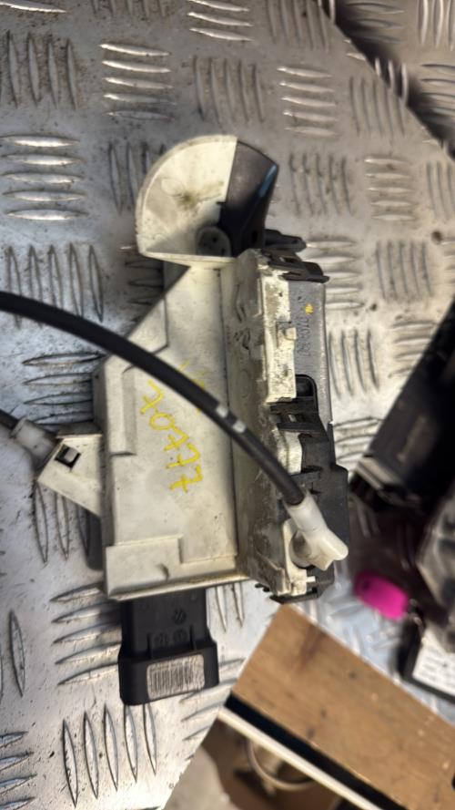 Serrure avant gauche PEUGEOT 5008 1 PHASE 1 Diesel - Image 1