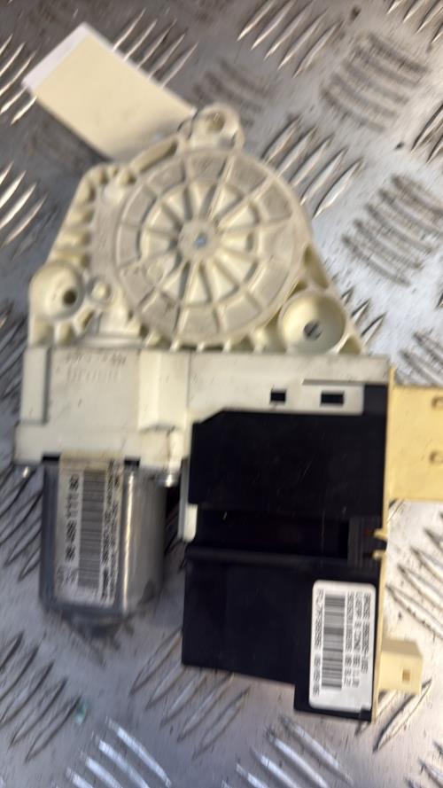 Moteur leve vitre avant gauche PEUGEOT 307 PHASE 2 Diesel - Image 1