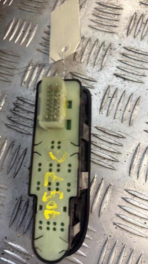 Interrupteur de leve vitre avant gauche CITROEN C3 2 PHASE 1 Diesel - Image 4