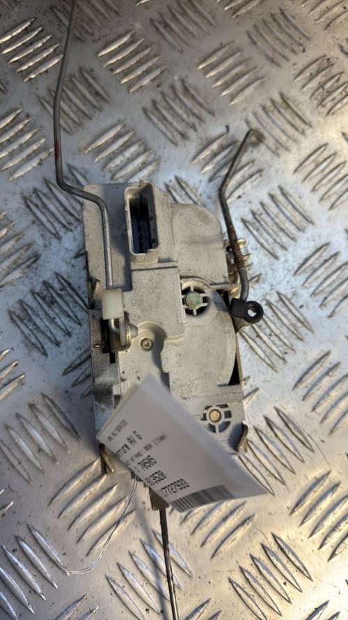 Serrure avant gauche PEUGEOT 307 PHASE 1 BREAK Diesel - Image 1