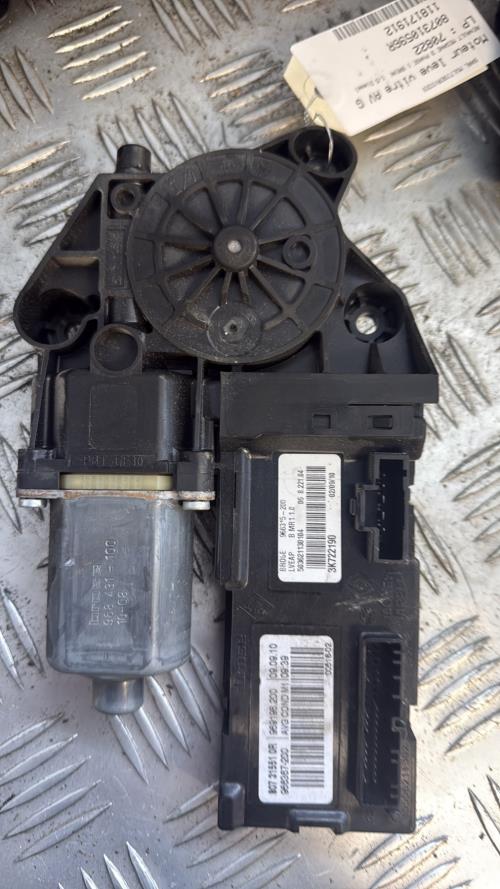 Moteur leve vitre avant gauche RENAULT MEGANE 3 PHASE 1 BREAK Diesel - Image 1