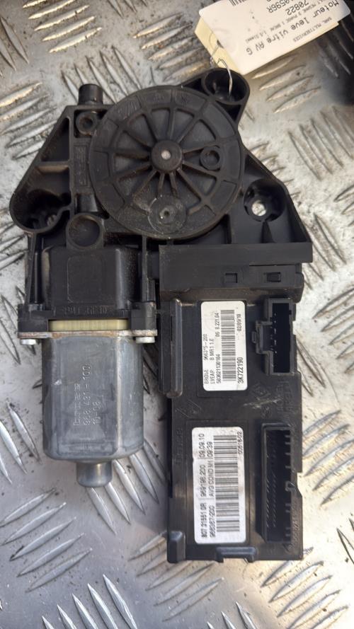 Moteur leve vitre avant gauche RENAULT MEGANE 3 PHASE 1 BREAK Diesel - Image 2