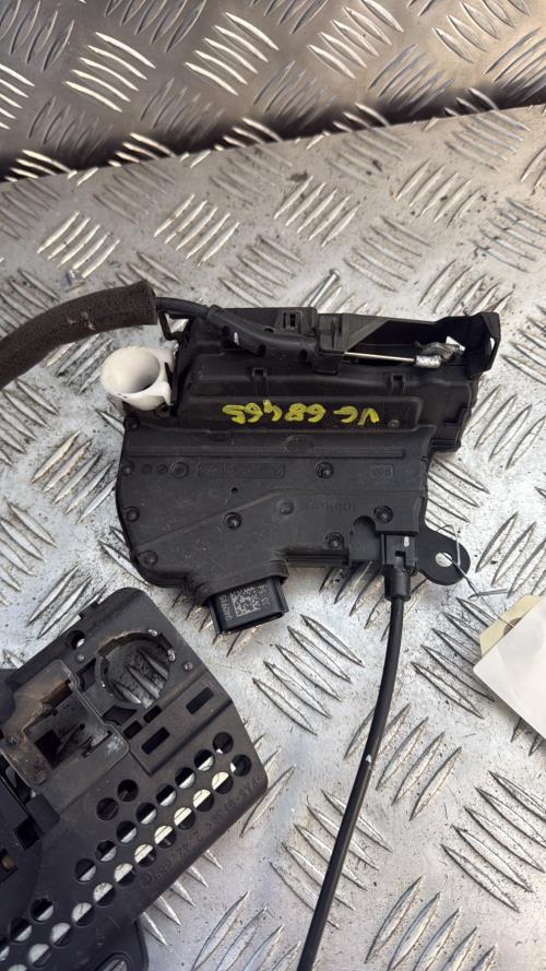 Serrure avant gauche RENAULT CLIO 4 PHASE 1 Diesel - Image 1