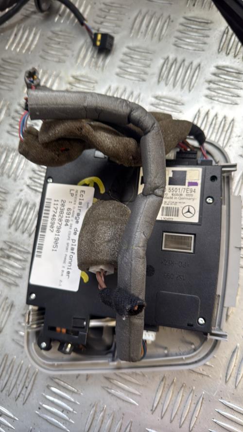 Eclairage de plafonnier MERCEDES CLASSE C 203 COUPE SPORT PHASE 2 Diesel - Image 3