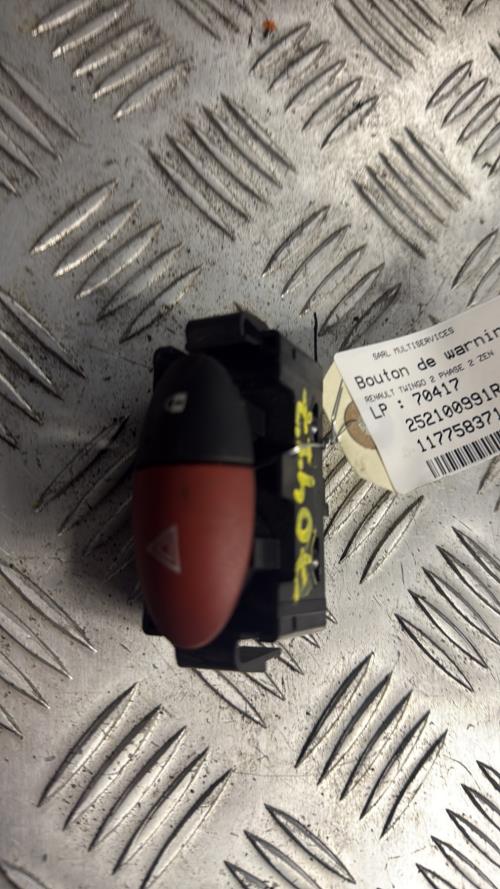 Bouton de warning RENAULT TWINGO 2 PHASE 2 Essence - Image 1