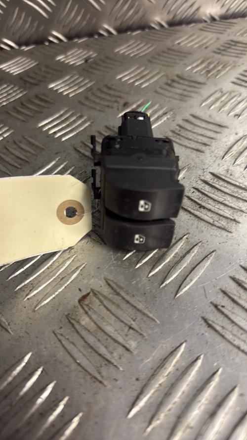 Interrupteur de leve vitre avant gauche RENAULT ESPACE 4 PHASE 1 Diesel - Image 1