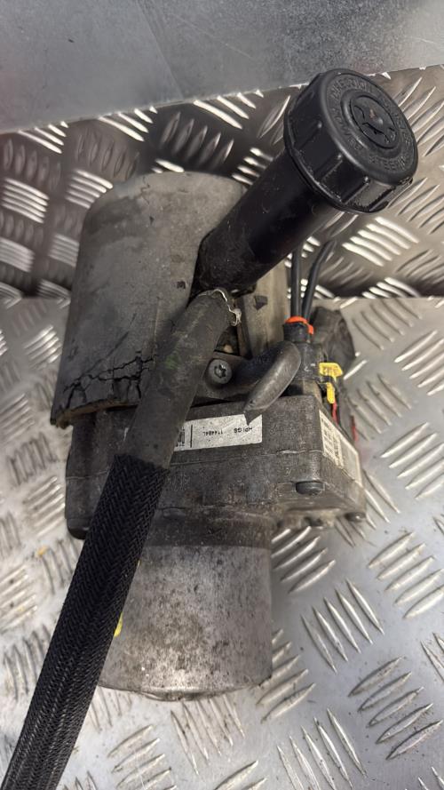 Pompe de direction PEUGEOT 407 PHASE 1 Essence - Image 1