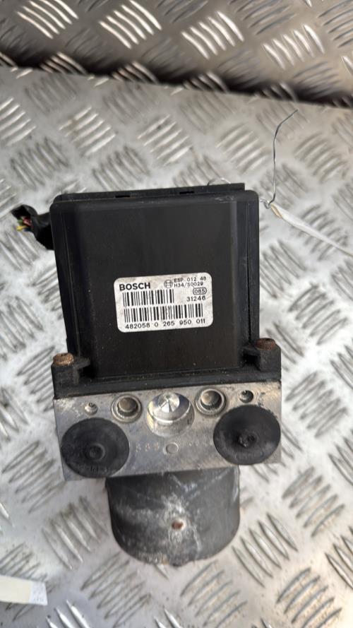 Bloc ABS (freins anti-blocage) AUDI A4 2 AVANT PHASE 1 BREAK Diesel - Image 3