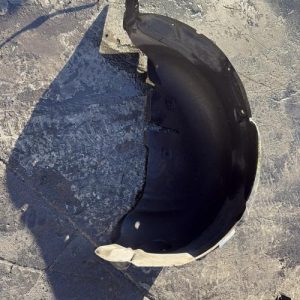 Pare boue arriere droit RENAULT MEGANE 3 PHASE 1 Ethanol - Image 1