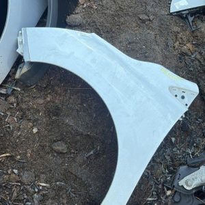 Aile avant gauche RENAULT CLIO 4 PHASE 1 Diesel - Image 1