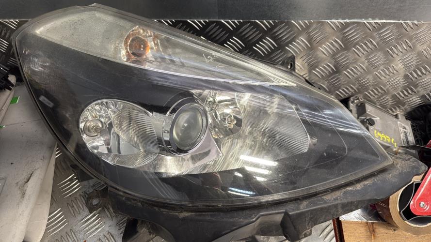 Optique avant principal gauche (feux)(phare) RENAULT CLIO 3 PHASE 1 BREAK Diesel - Image 2