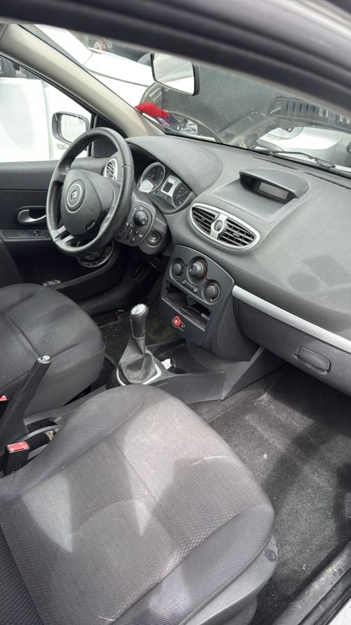 Optique avant principal gauche (feux)(phare) RENAULT CLIO 3 PHASE 1 BREAK Diesel - Image 9