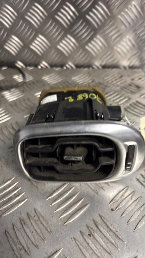 Aerateur tableau de bord avant droit CITROEN C3 PICASSO PHASE 2 Diesel - Image 2