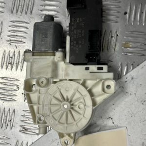 Moteur leve vitre avant gauche PEUGEOT 407 PHASE 1 Diesel - Image 1