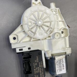 Moteur leve vitre avant gauche PEUGEOT 407 PHASE 1 Diesel - Image 1