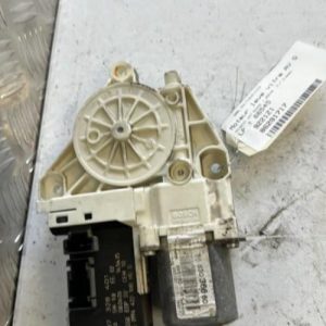 Moteur leve vitre avant gauche PEUGEOT 407 PHASE 1 BREAK Diesel - Image 1