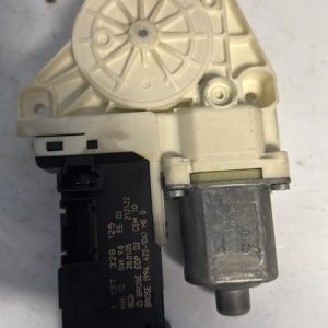 Moteur leve vitre avant gauche PEUGEOT 407 PHASE 1 Diesel - Image 1