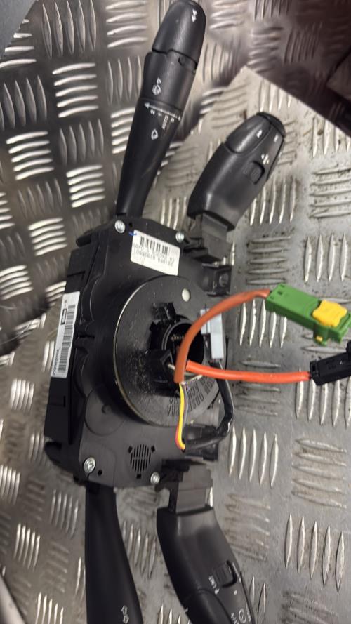 Com (Bloc Contacteur Tournant+Commodo Essuie Glace+Commodo Phare) PEUGEOT 407 PHASE 1 Diesel - Image 1