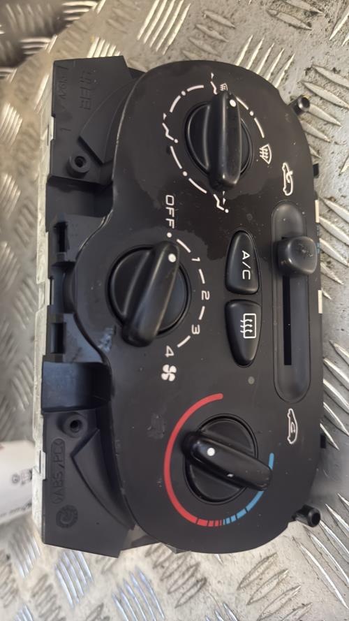 Commande chauffage PEUGEOT 206 PHASE 1 BREAK Diesel - Image 1