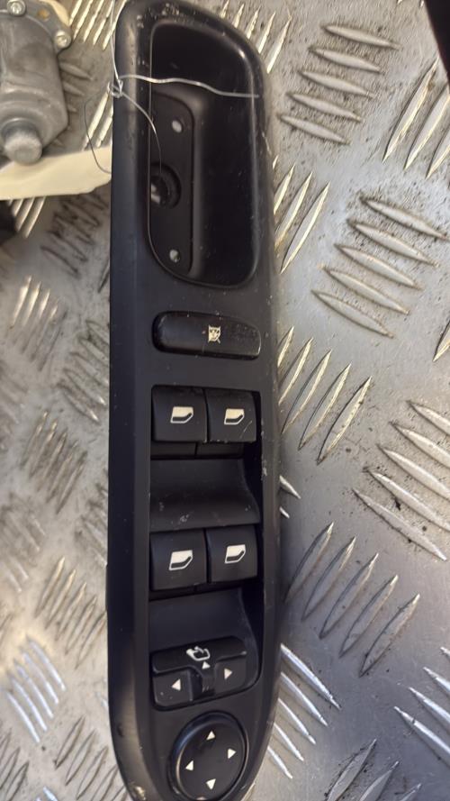 Interrupteur de leve vitre avant gauche PEUGEOT 407 PHASE 1 Diesel - Image 3