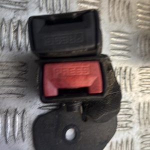 Attache ceinture arriere gauche RENAULT CLIO 3 PHASE 1 Diesel - Image 1