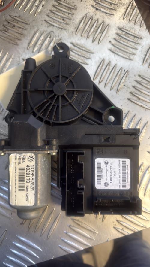 Moteur leve vitre avant droit VOLKSWAGEN GOLF 5 Diesel - Image 1