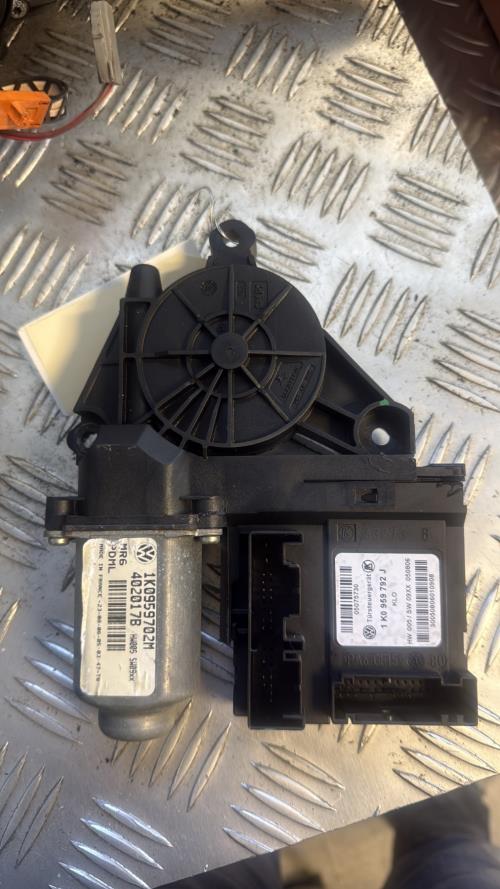 Moteur leve vitre avant droit VOLKSWAGEN GOLF 5 Diesel - Image 2