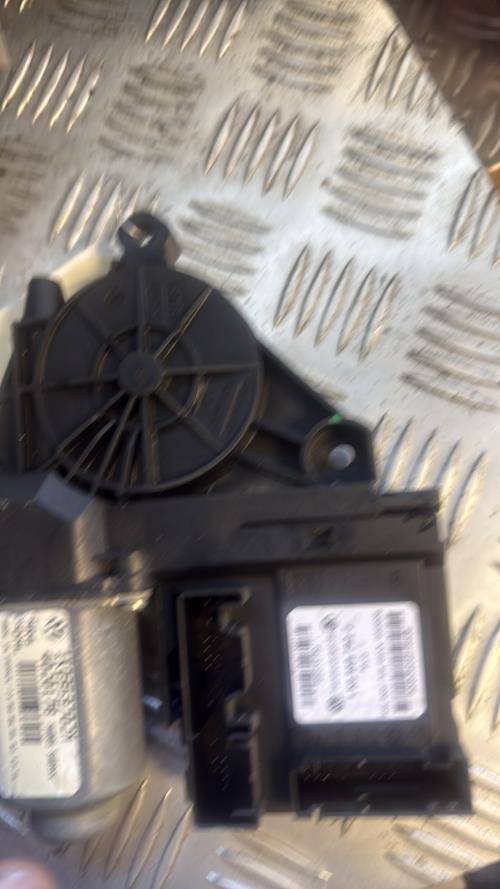 Moteur leve vitre avant droit VOLKSWAGEN GOLF 5 Diesel - Image 3