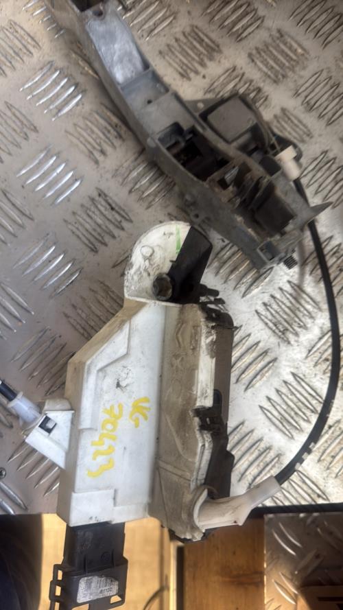 Serrure avant gauche PEUGEOT 308 1 PHASE 1 Diesel - Image 1