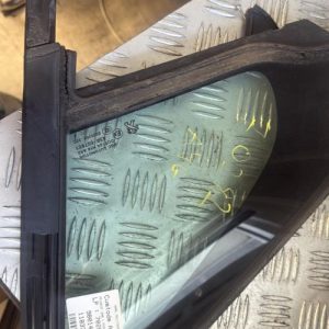 Custode avant gauche (porte) PEUGEOT 208 1 PHASE 2 Diesel - Image 1