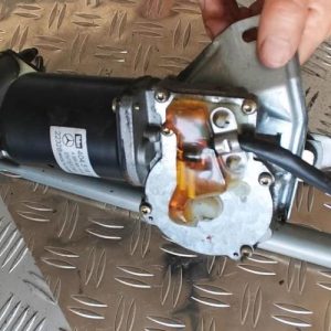 Moteur essuie glace avant MERCEDES CLASSE C 203 PHASE 1 Diesel - Image 1