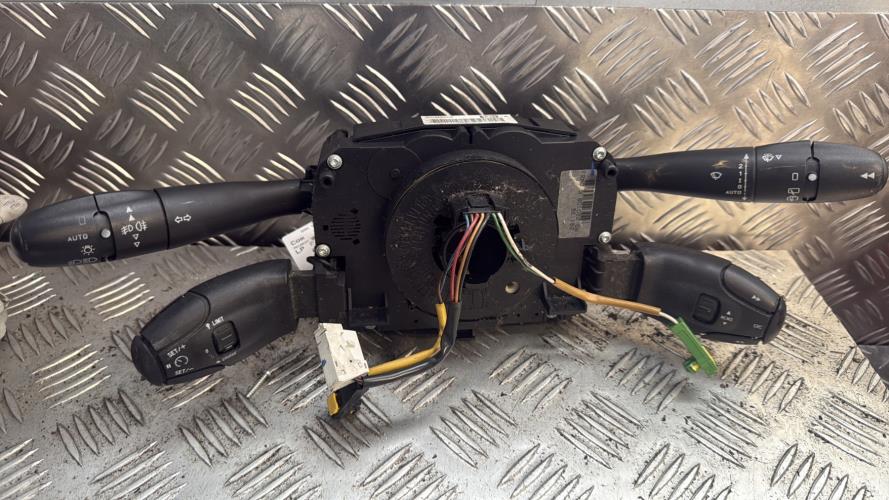 Com (Bloc Contacteur Tournant+Commodo Essuie Glace+Commodo Phare) PEUGEOT 207 PHASE 1 Diesel - Image 2