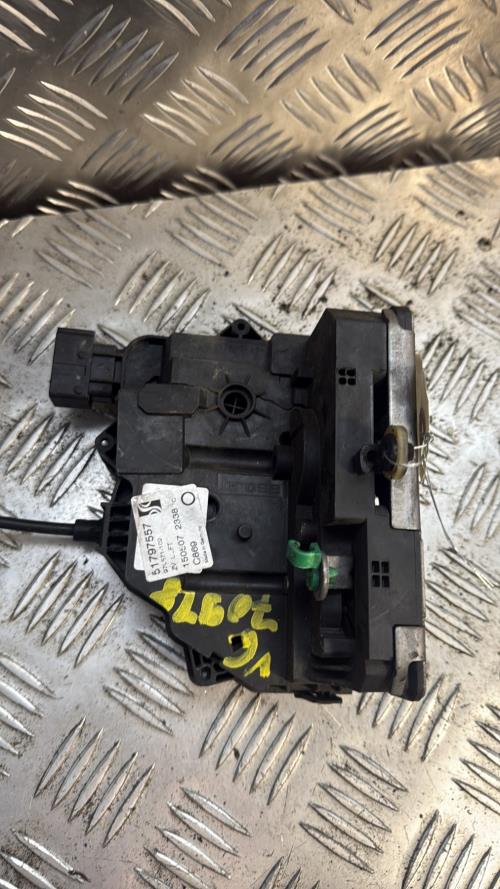 Serrure avant gauche FIAT GRANDE PUNTO Diesel - Image 1