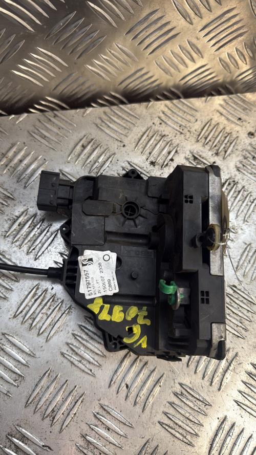 Serrure avant gauche FIAT GRANDE PUNTO Diesel - Image 3