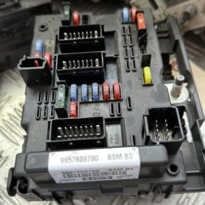 Boitier servitude moteur (BSM) PEUGEOT 206 PHASE 1 - Image 1