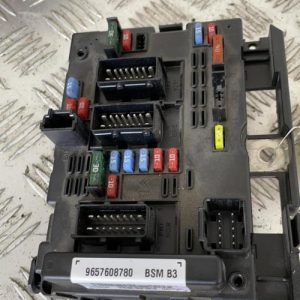 Boitier servitude moteur (BSM) PEUGEOT 206 PHASE 1 - Image 1