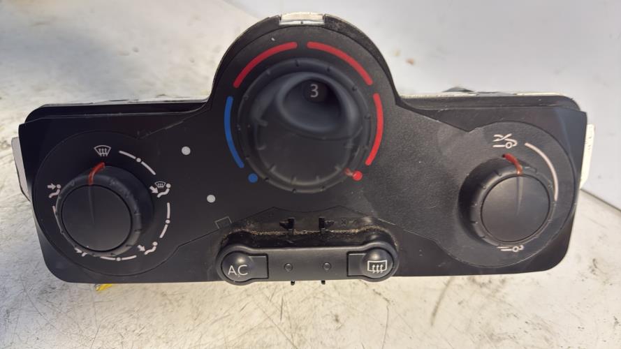 Commande chauffage RENAULT CLIO 3 PHASE 1 Essence - Image 1