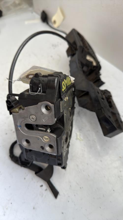 Serrure arriere gauche RENAULT SCENIC 3 PHASE 1 Diesel - Image 2