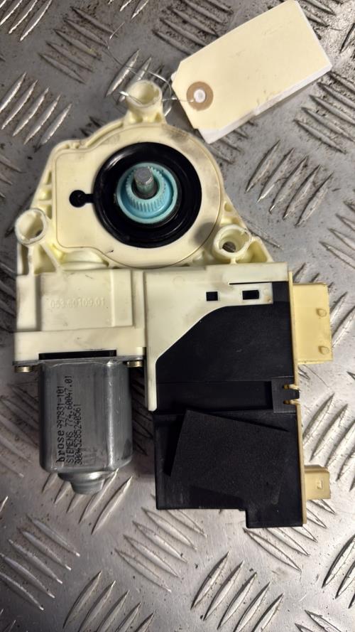 Moteur leve vitre avant droit CITROEN C4 1 PHASE 1 Diesel - Image 2