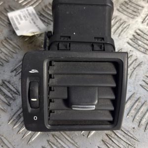 Aerateur tableau de bord VOLVO C 30 PHASE 1 Diesel - Image 1