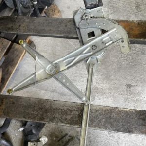 Leve vitre electrique avant droit RENAULT KANGOO 1 PHASE 1 Essence - Image 1