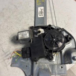 Leve vitre electrique avant gauche RENAULT CLIO 4 PHASE 1 Diesel - Image 1